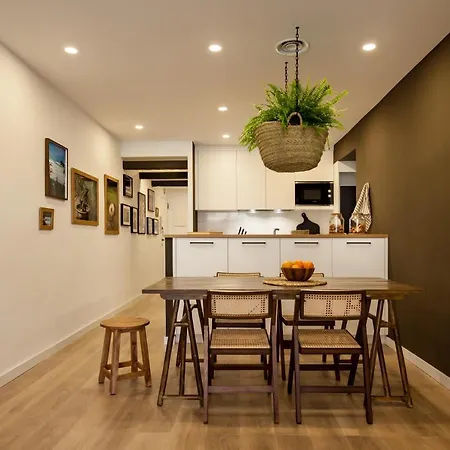 Taman - Three Bedroom In Casanova Street Apartment *